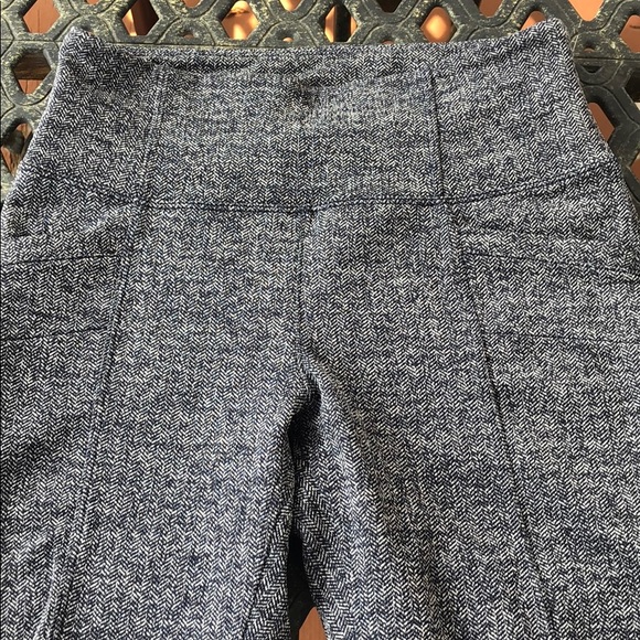 Athleta excellent condition blue jacquard leggings - Picture 3 of 5